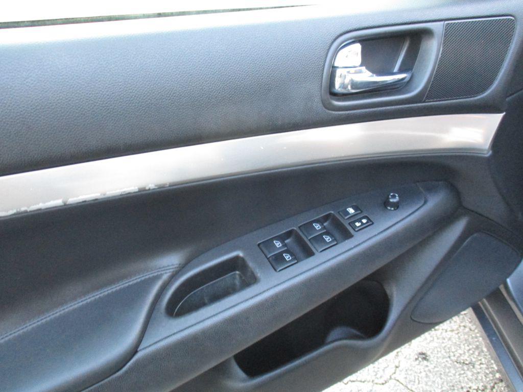 2011 INFINITI G25 Image 21