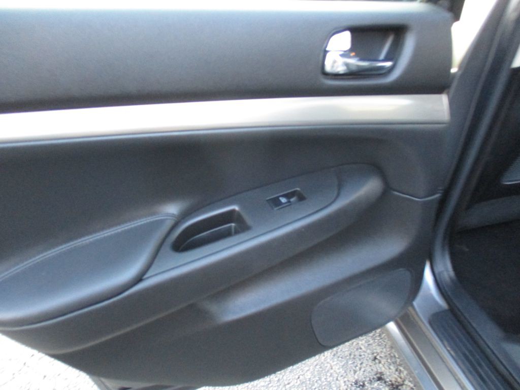 2011 INFINITI G25 Image 22