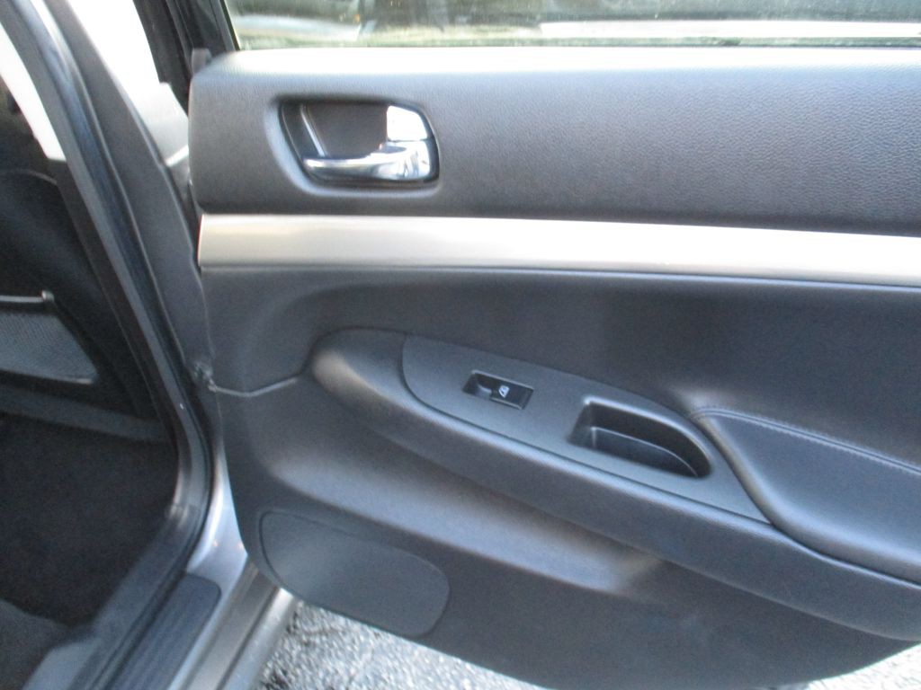 2011 INFINITI G25 Image 23