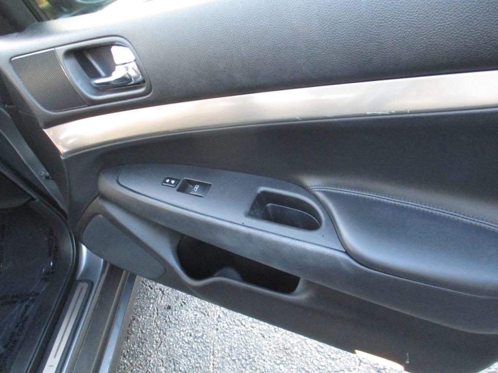 2011 INFINITI G25 Image 24