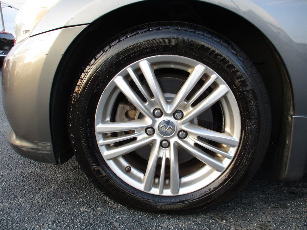 2011 INFINITI G25 Image 28