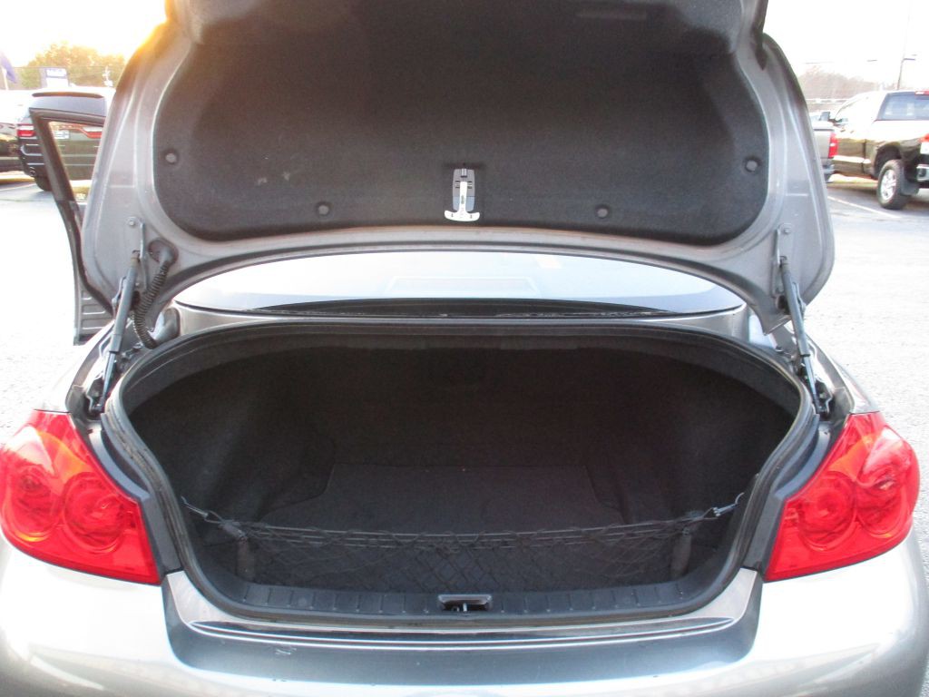2011 INFINITI G25 Image 29