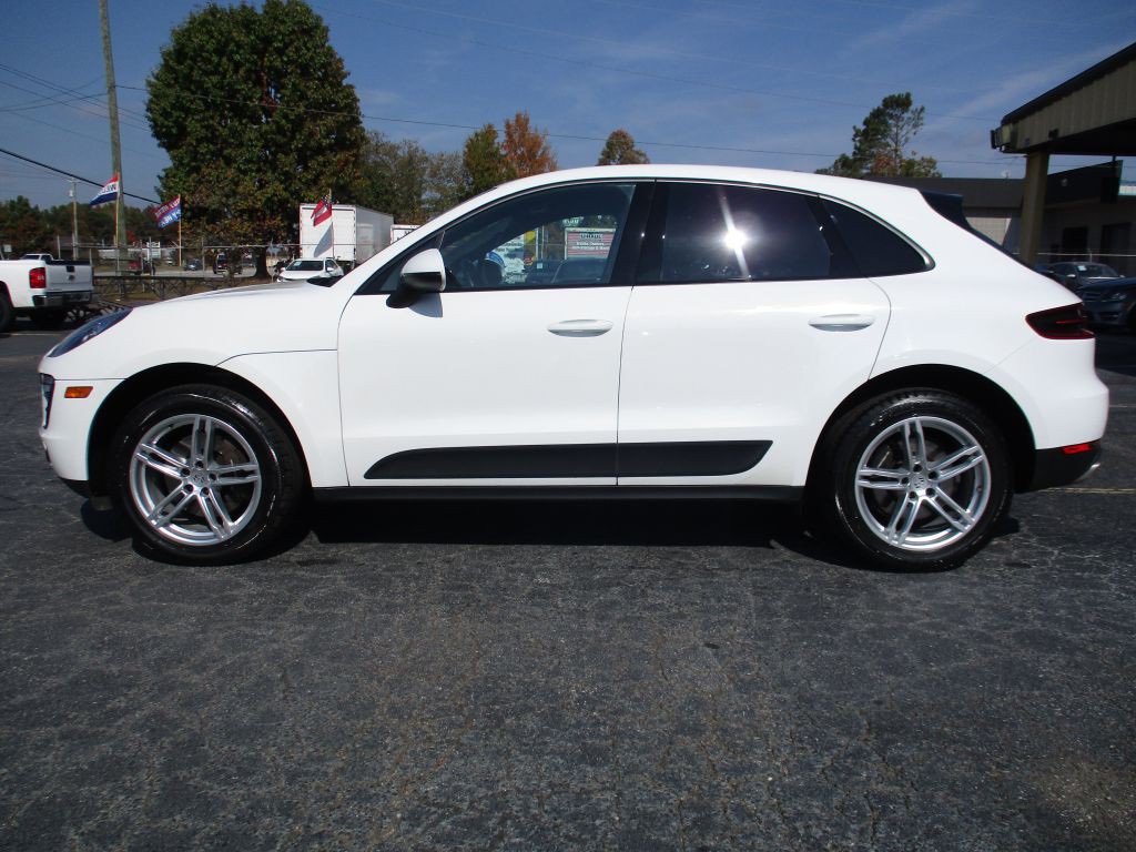 2017 Porsche Macan Image 2