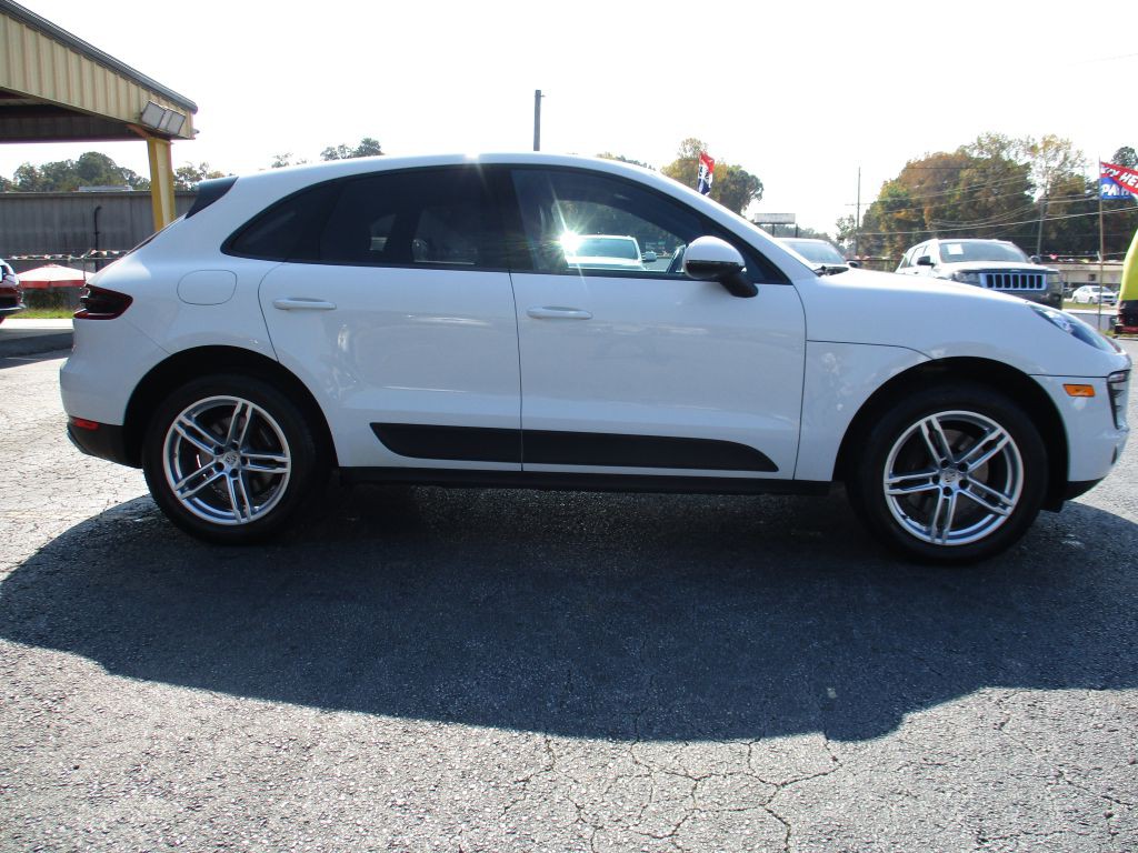 2017 Porsche Macan Image 3