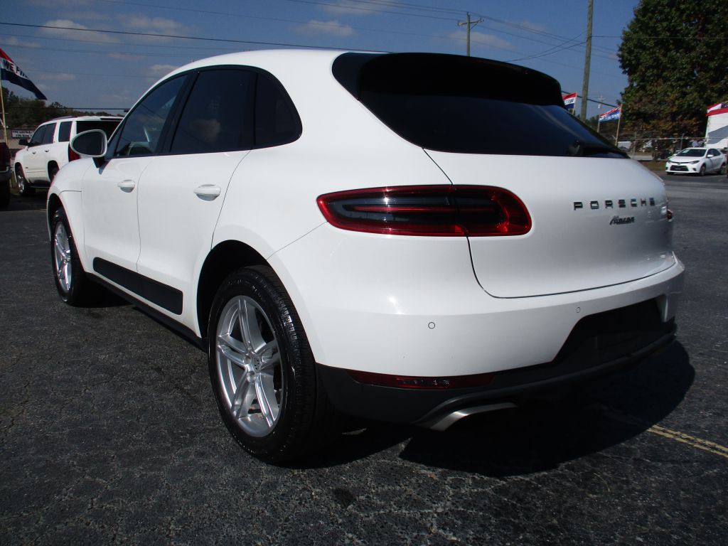 2017 Porsche Macan Image 6