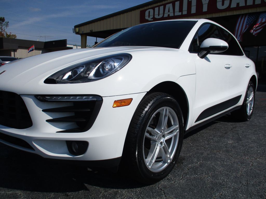 2017 Porsche Macan Image 9