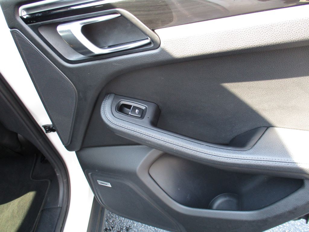 2017 Porsche Macan Image 22