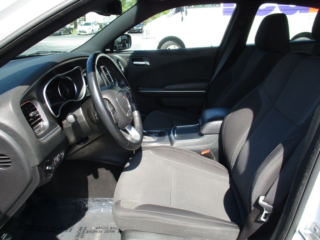 2015 Dodge Charger Image 16
