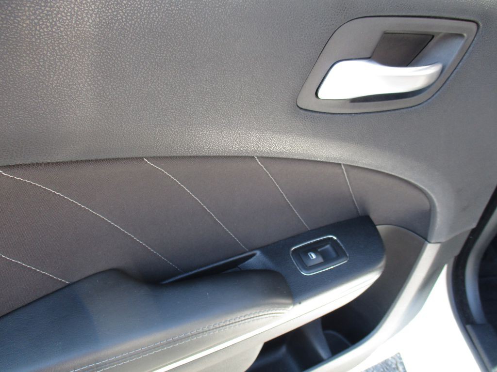 2015 Dodge Charger Image 21