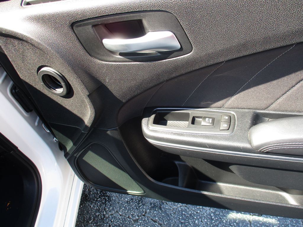 2015 Dodge Charger Image 23