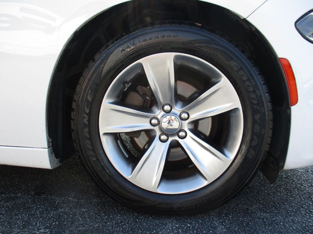 2015 Dodge Charger Image 24