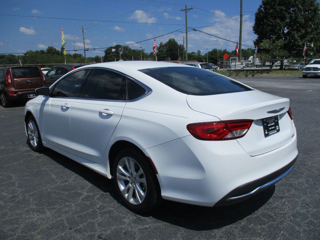 2016 Chrysler 200 Image 6