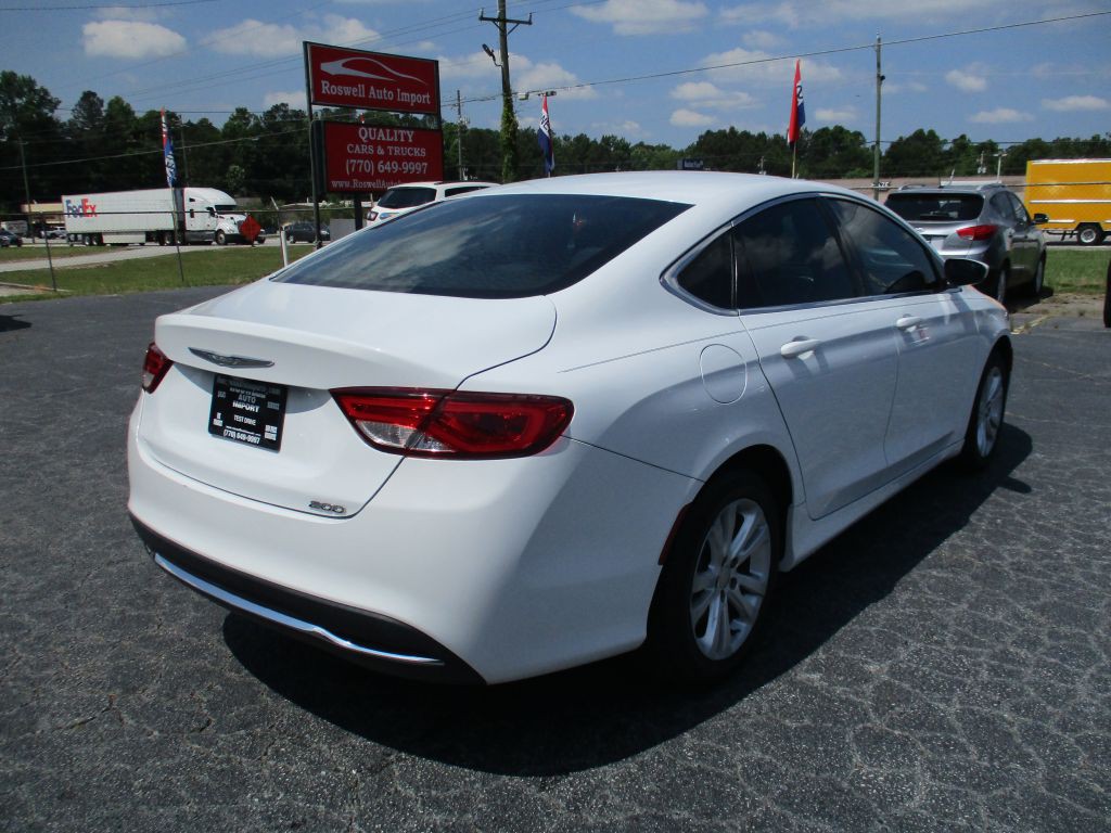 2016 Chrysler 200 Image 7
