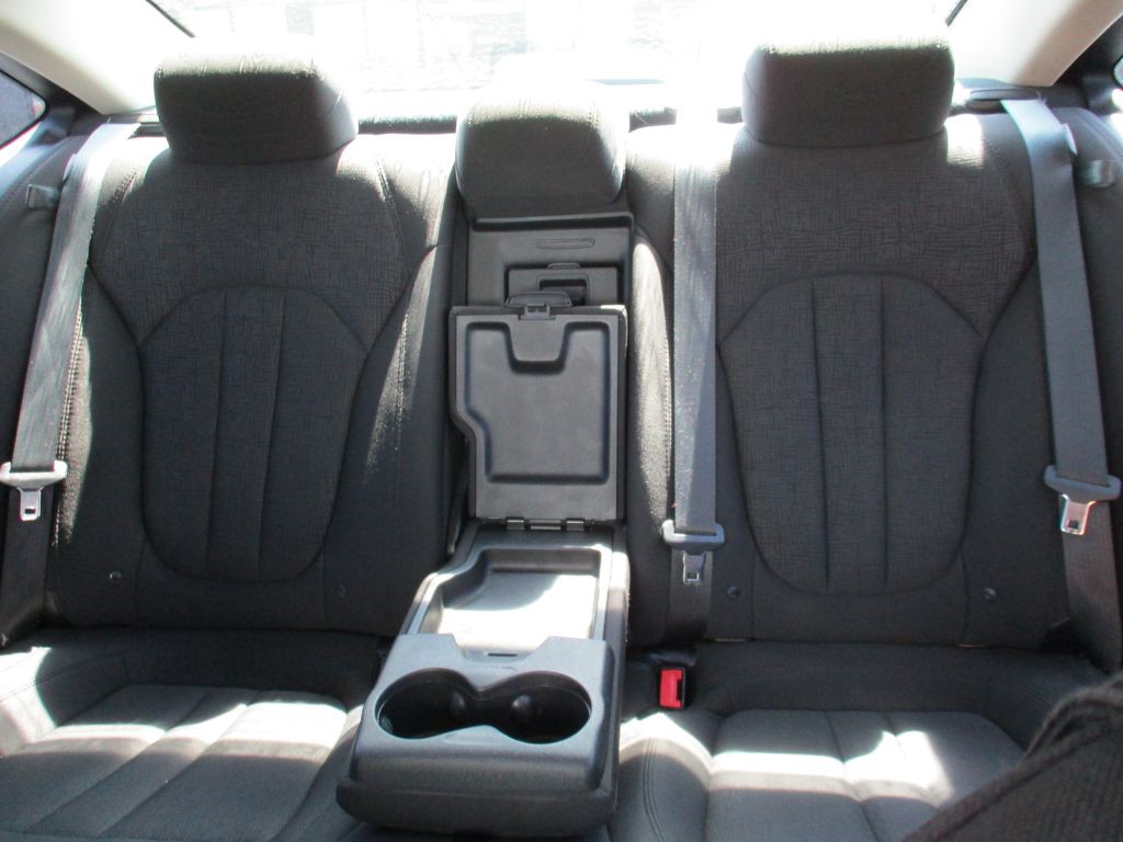 2016 Chrysler 200 Image 19