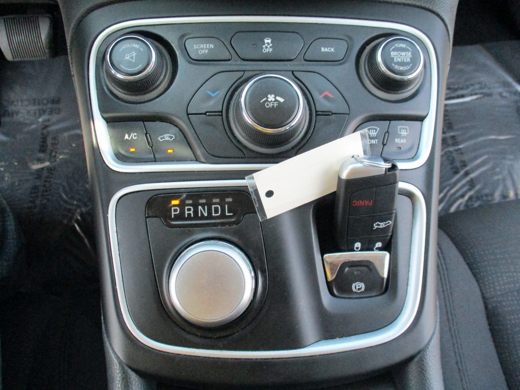 2016 Chrysler 200 Image 20