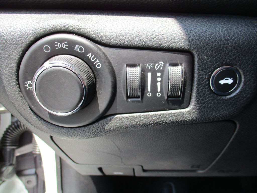 2016 Chrysler 200 Image 23