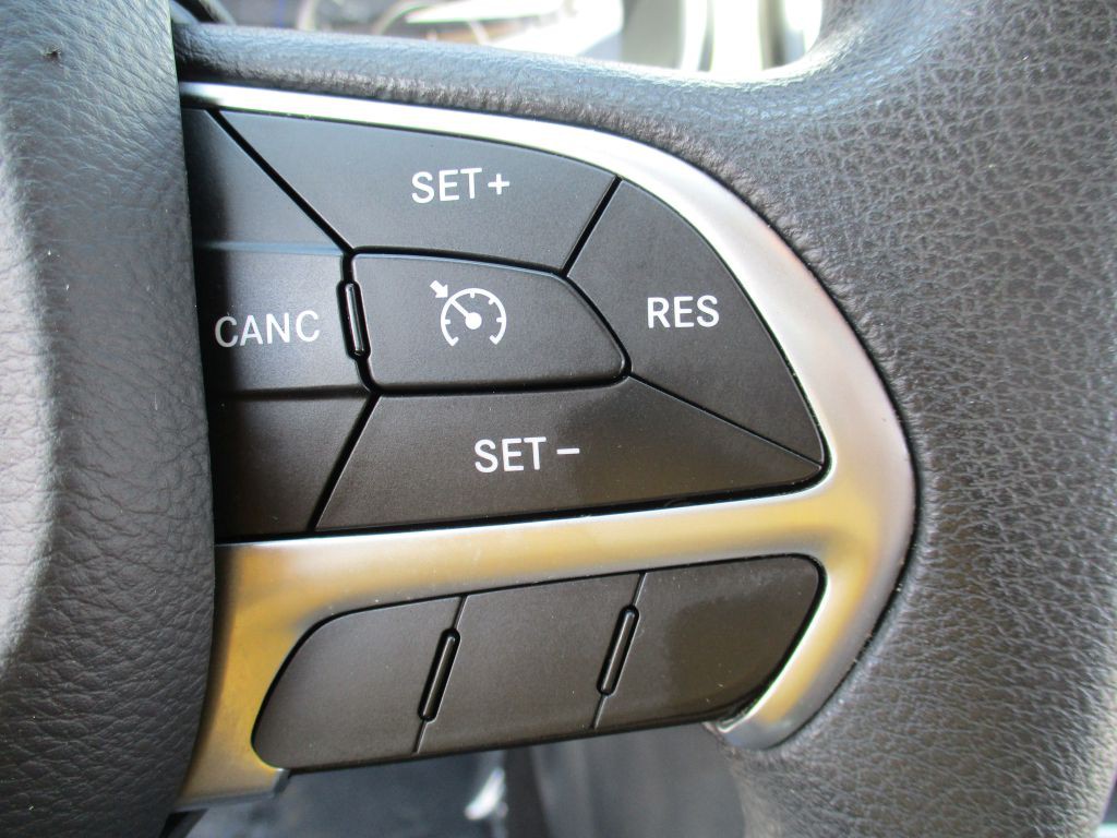 2016 Chrysler 200 Image 24