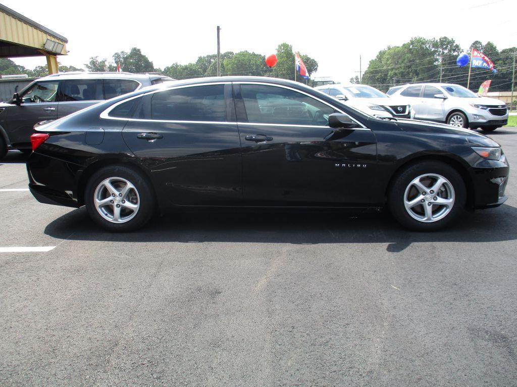 2017 Chevrolet Malibu Image 3
