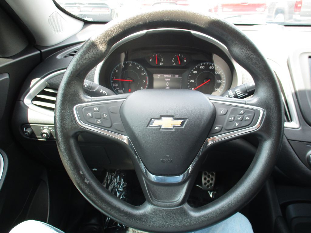 2017 Chevrolet Malibu Image 11