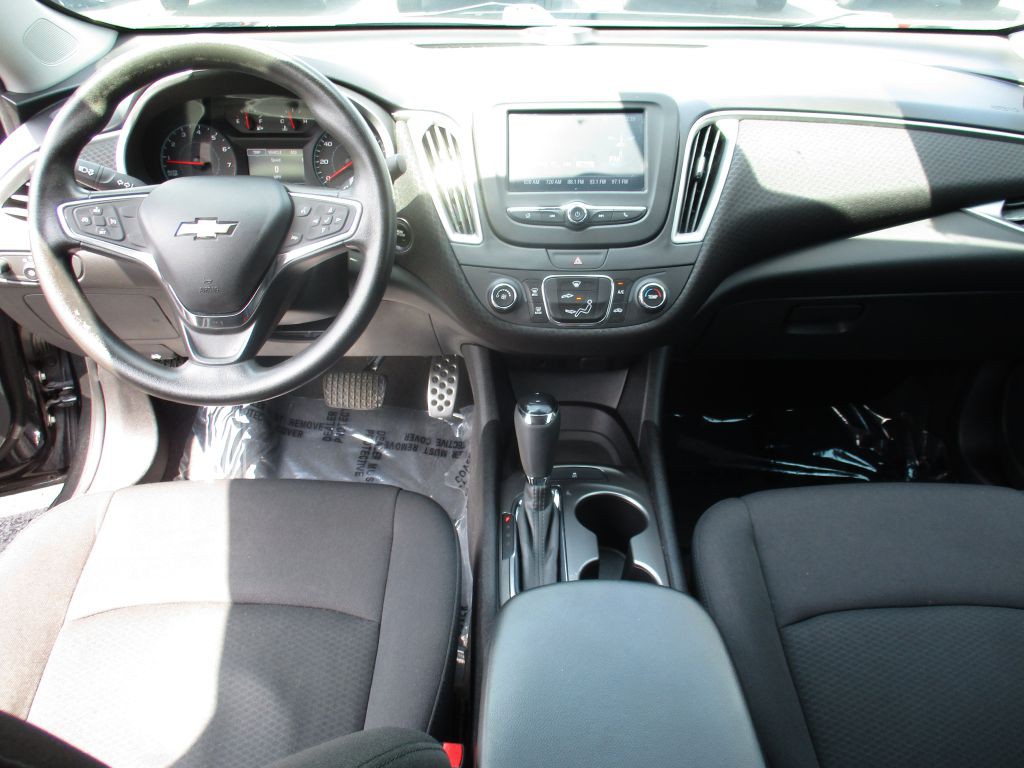 2017 Chevrolet Malibu Image 16