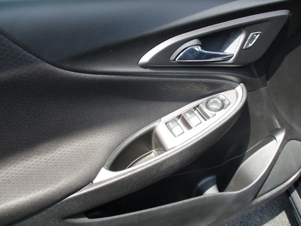2017 Chevrolet Malibu Image 21