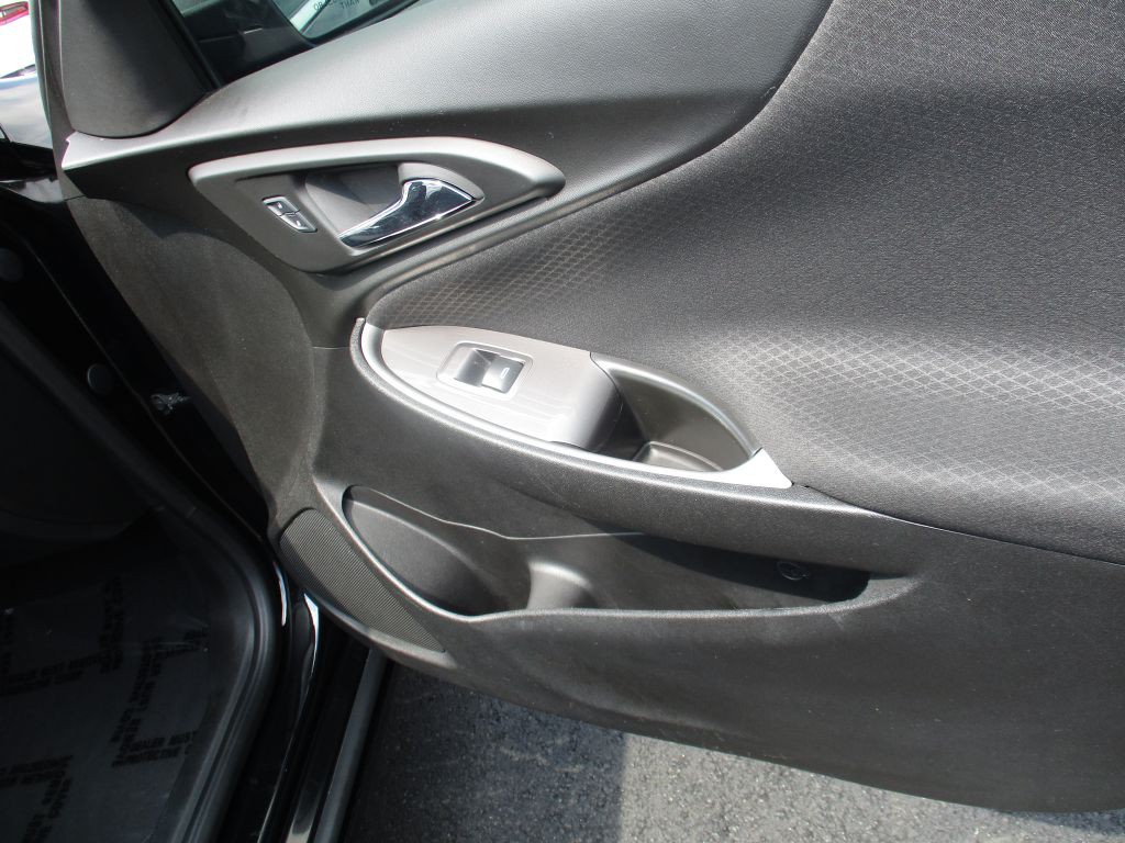 2017 Chevrolet Malibu Image 24