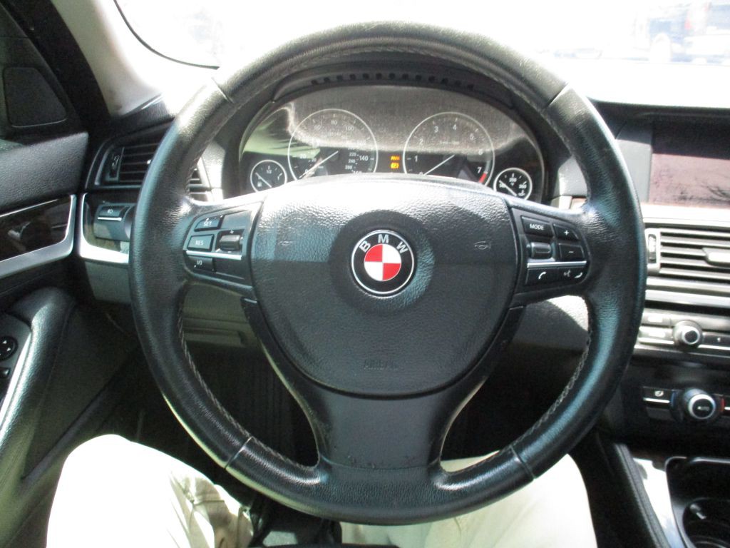 2012 BMW 5 Series Image 11