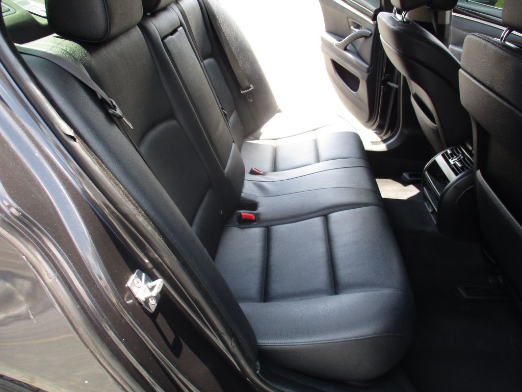 2012 BMW 5 Series Image 17