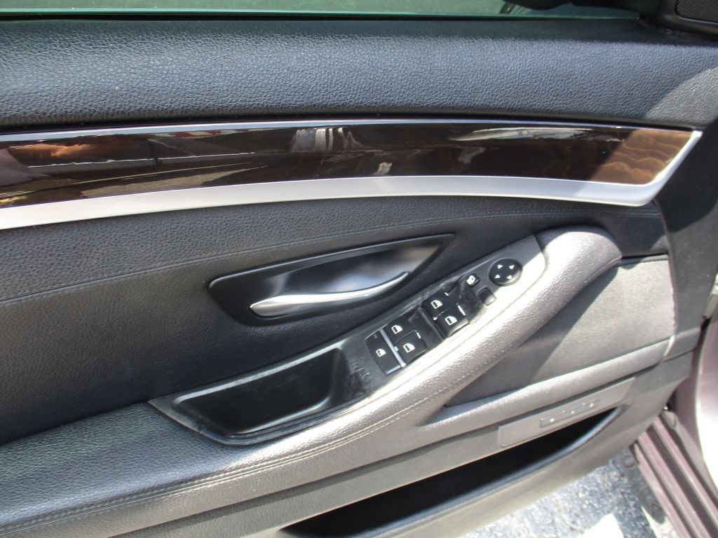 2012 BMW 5 Series Image 19