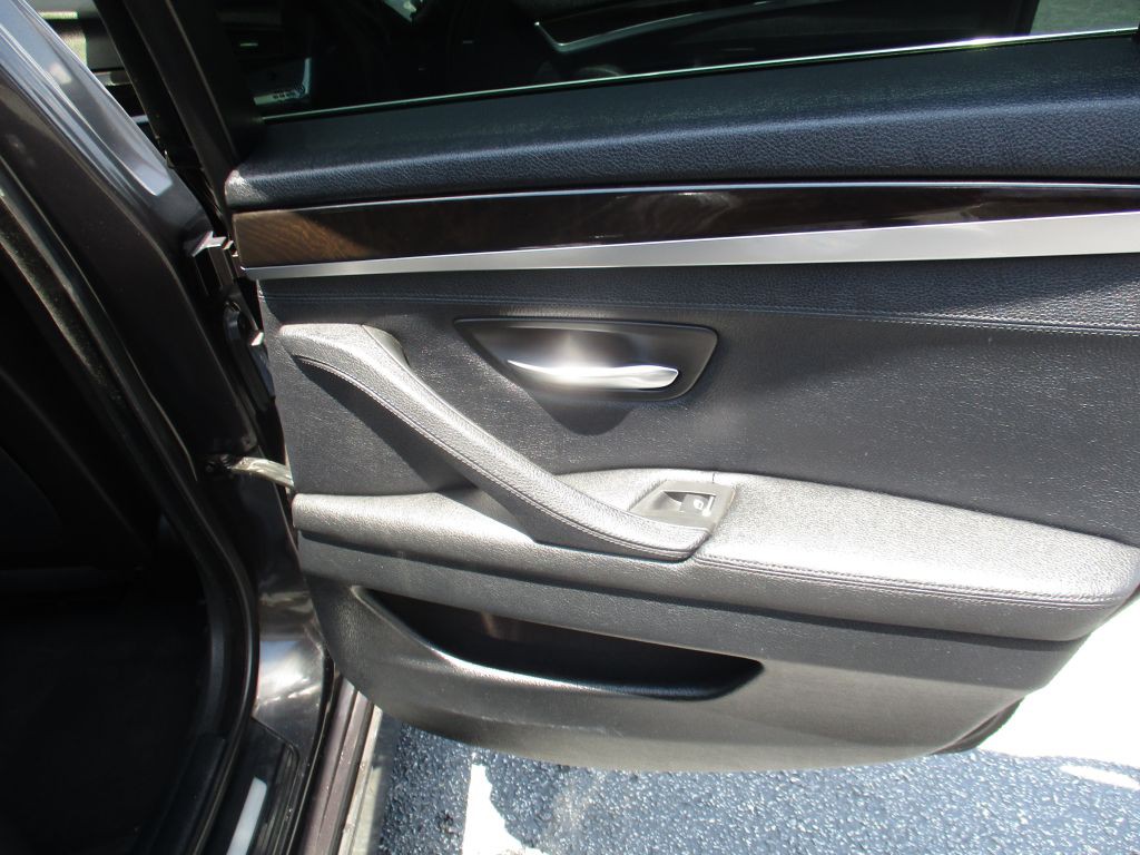 2012 BMW 5 Series Image 21