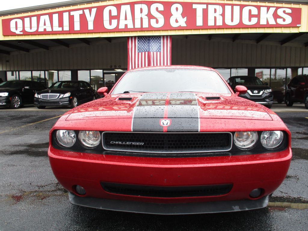 2010 Dodge Challenger Image 1