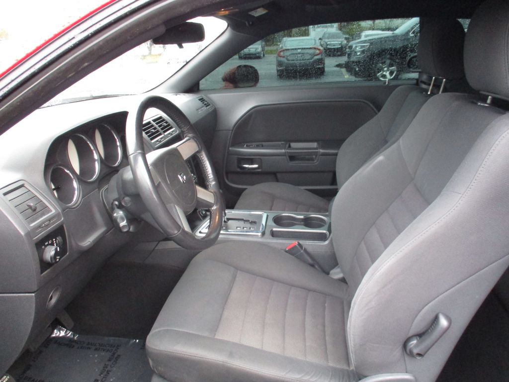 2010 Dodge Challenger Image 16