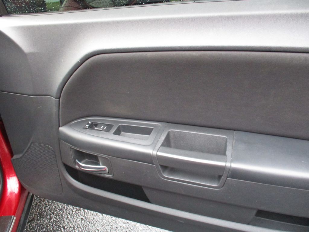 2010 Dodge Challenger Image 21