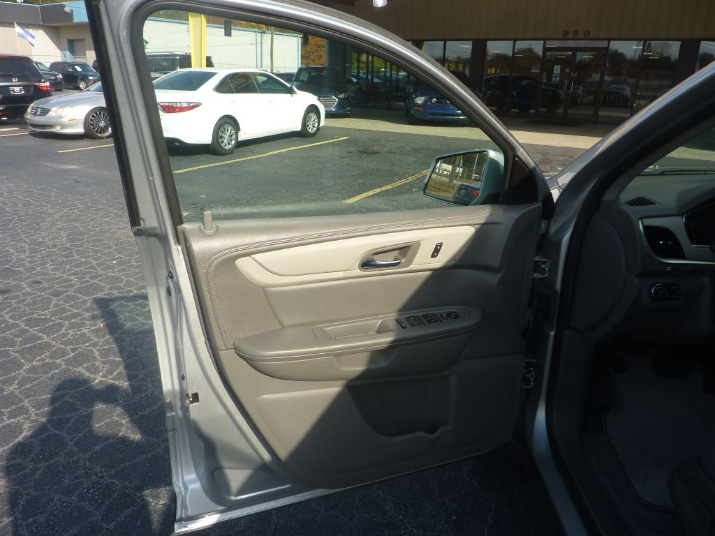 2015 Chevrolet Traverse Image 11