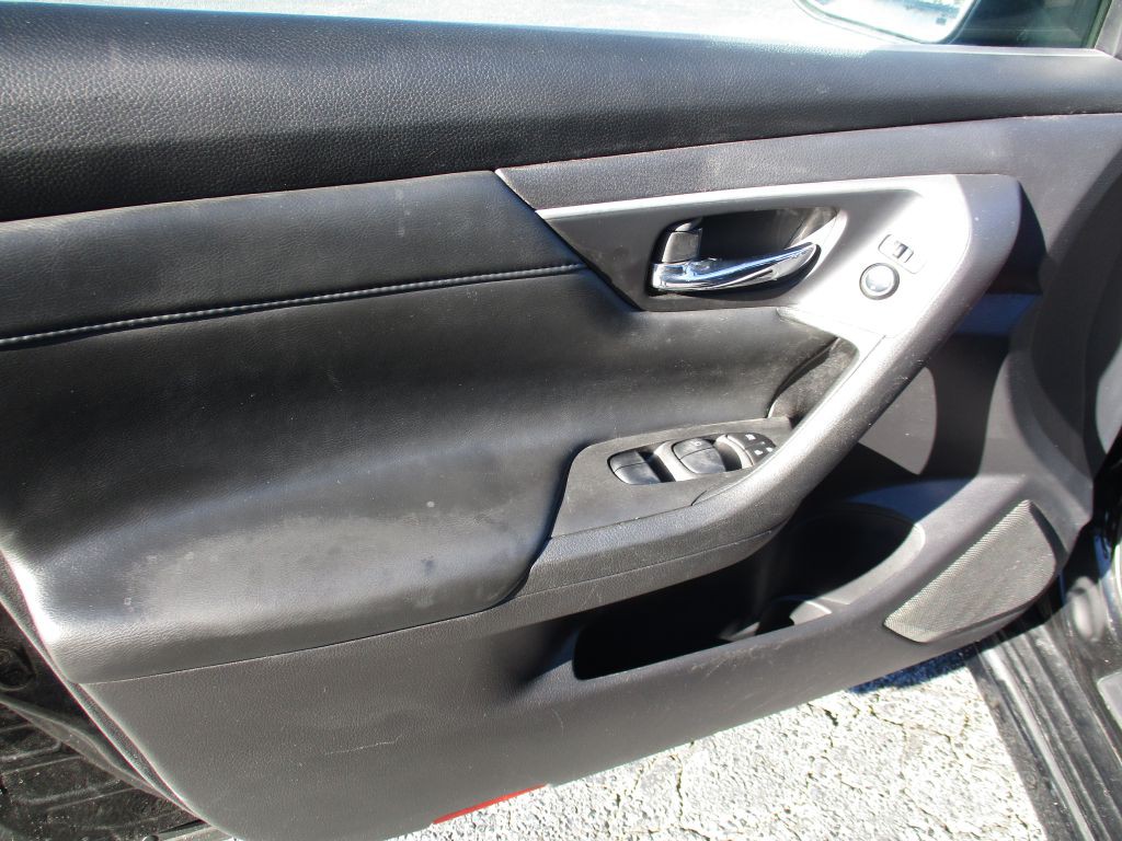 2016 Nissan Altima Image 21