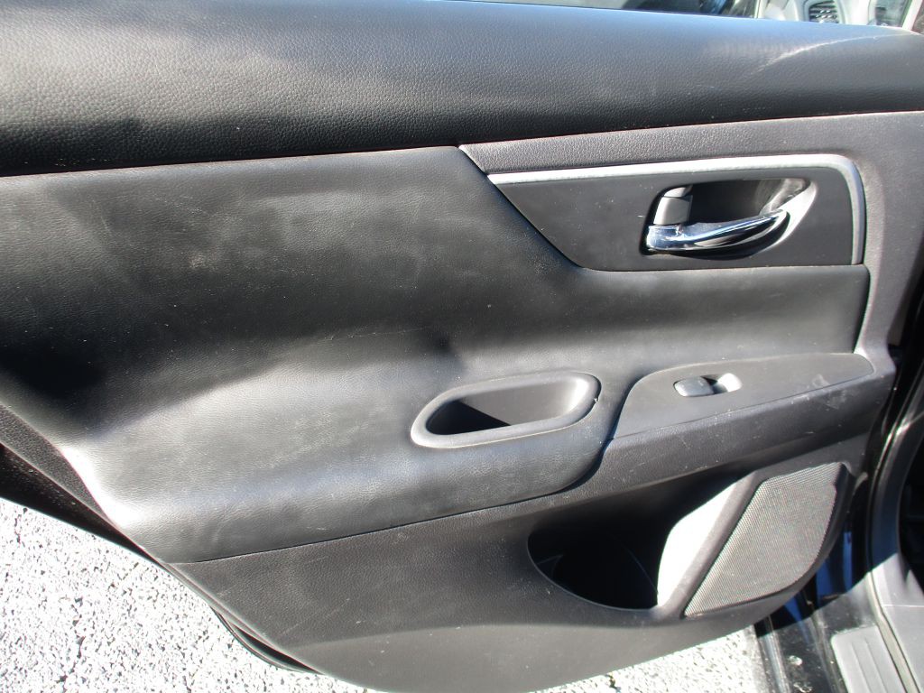 2016 Nissan Altima Image 22