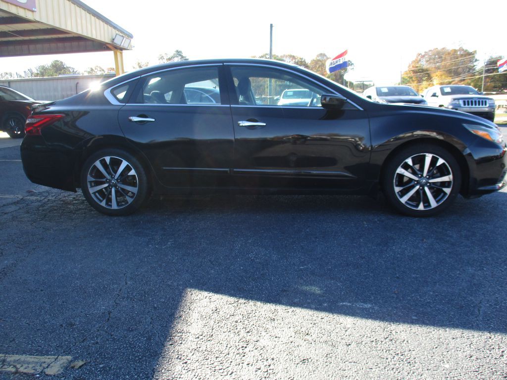 2016 Nissan Altima Image 4