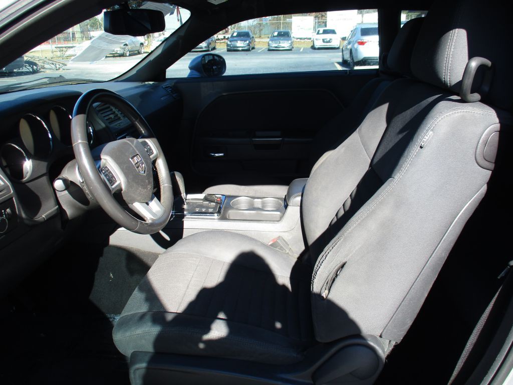 2013 Dodge Challenger Image 16