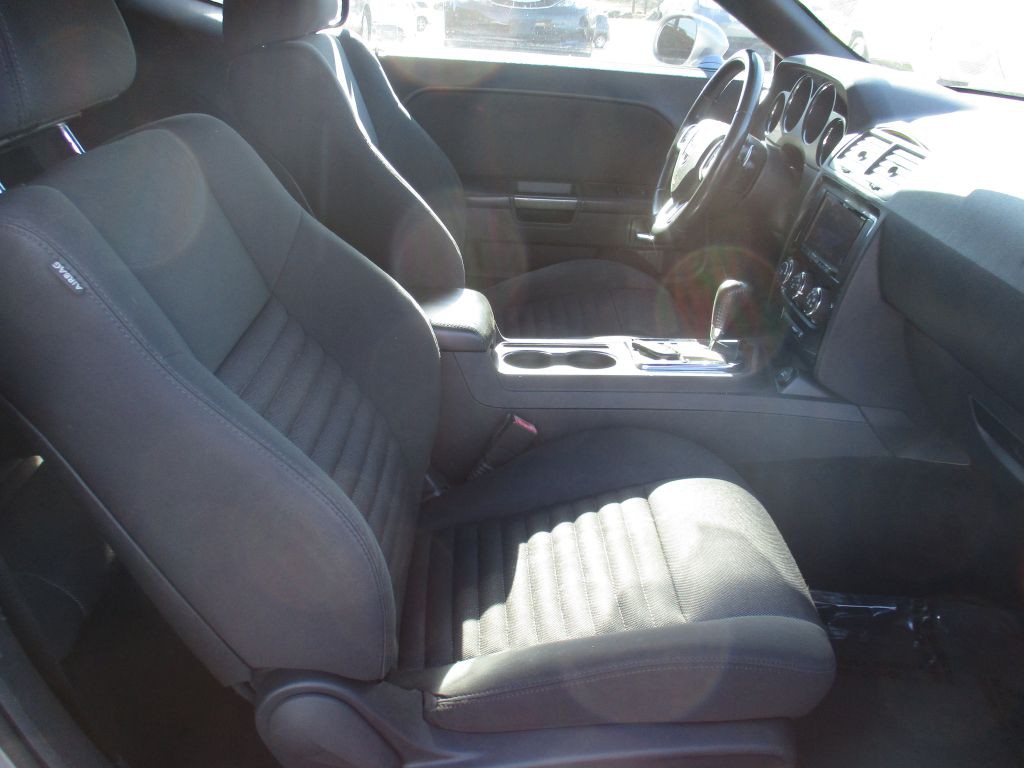 2013 Dodge Challenger Image 19