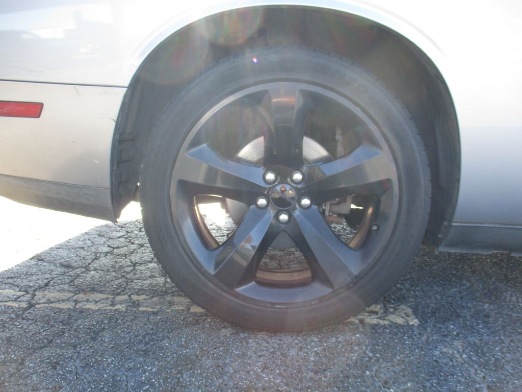 2013 Dodge Challenger Image 23