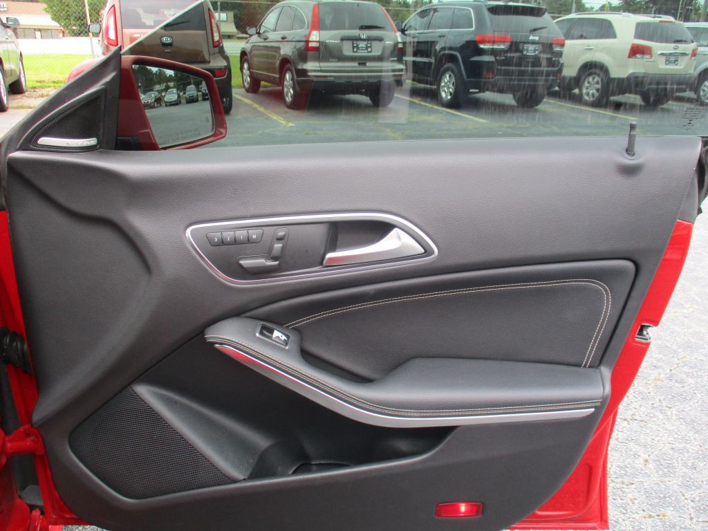 2015 Mercedes-Benz CLA-Class Image 12