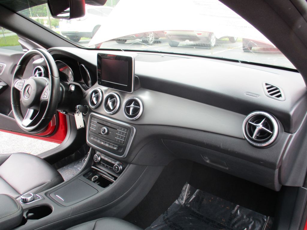 2015 Mercedes-Benz CLA-Class Image 16