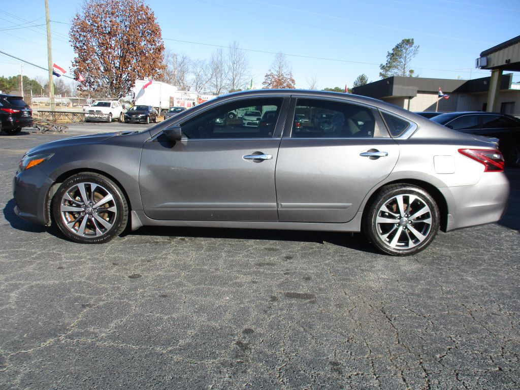 2017 Nissan Altima Image 2