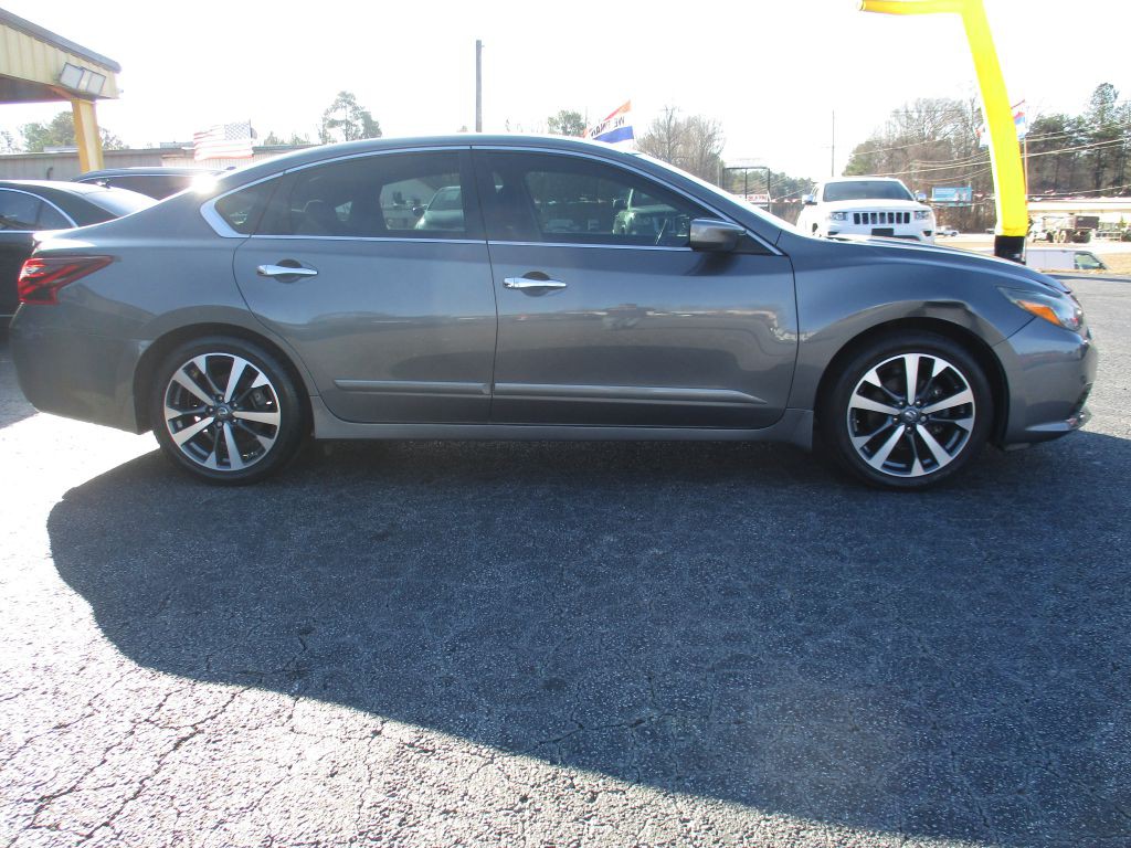 2017 Nissan Altima Image 3
