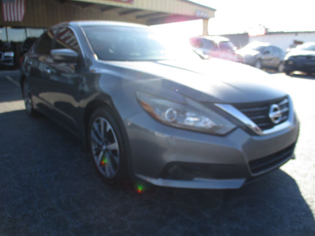 2017 Nissan Altima Image 8