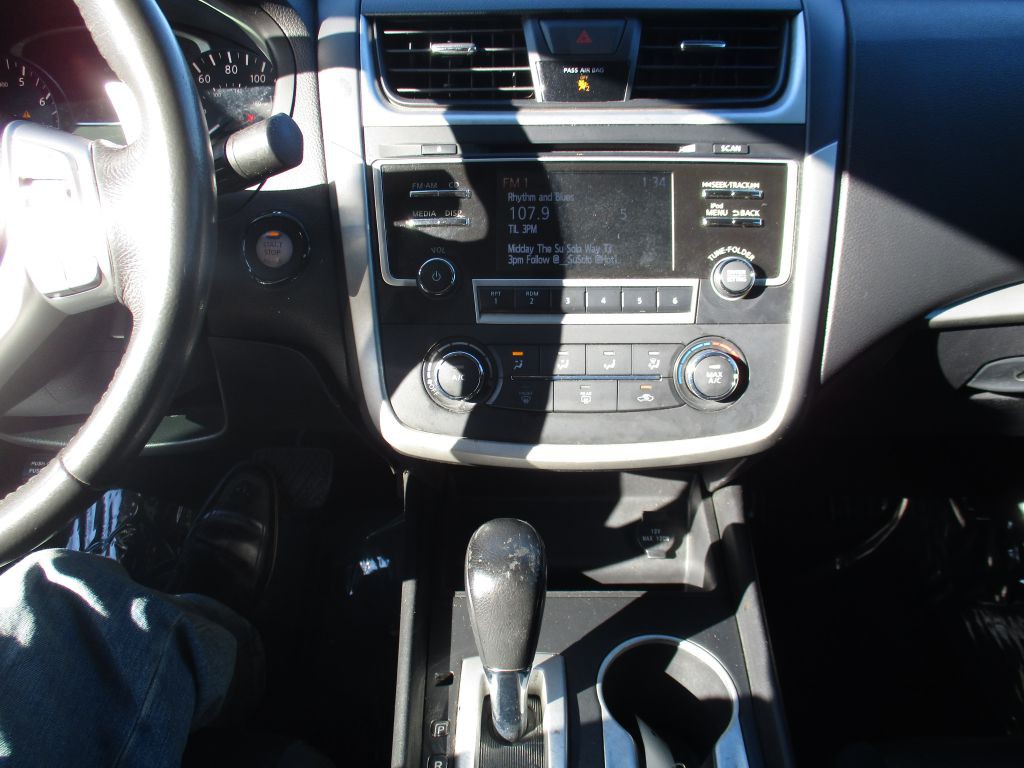 2017 Nissan Altima Image 13