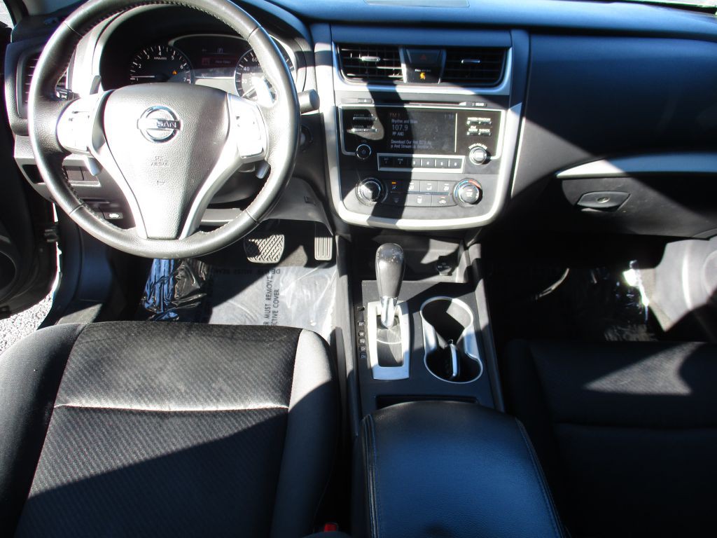 2017 Nissan Altima Image 16