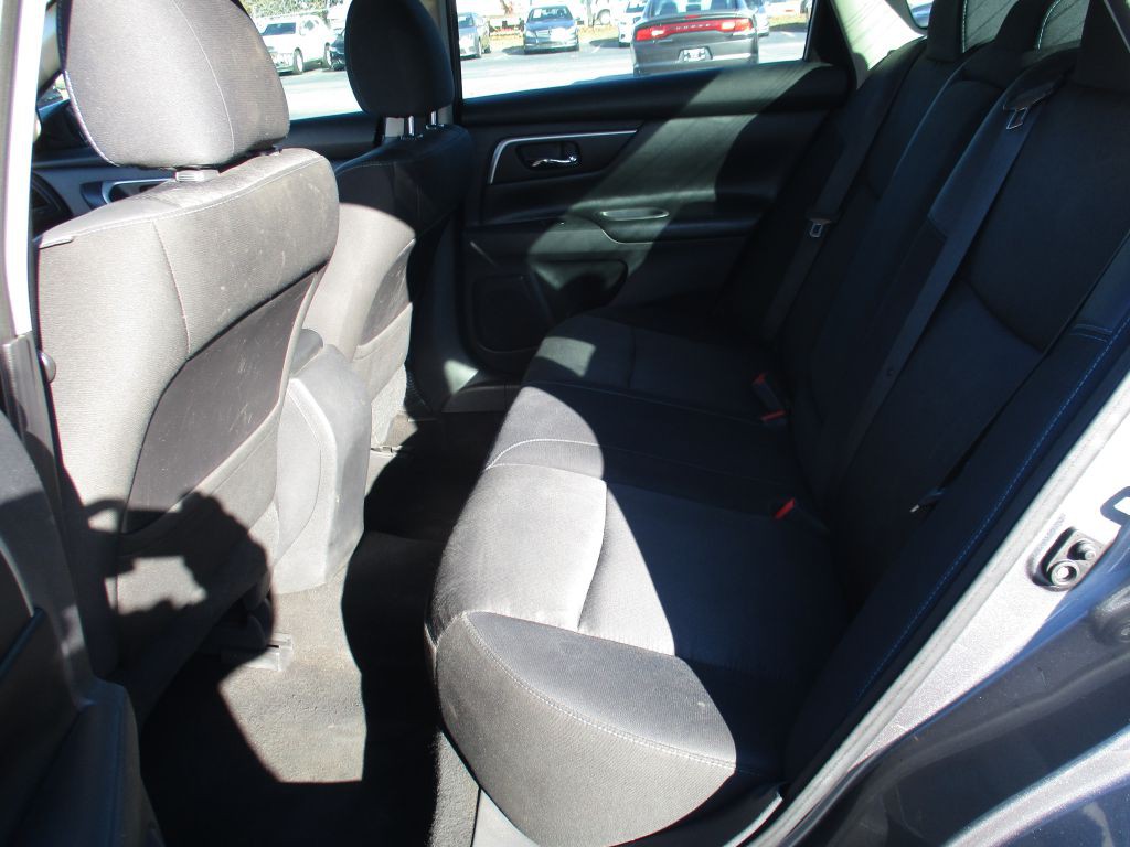 2017 Nissan Altima Image 18