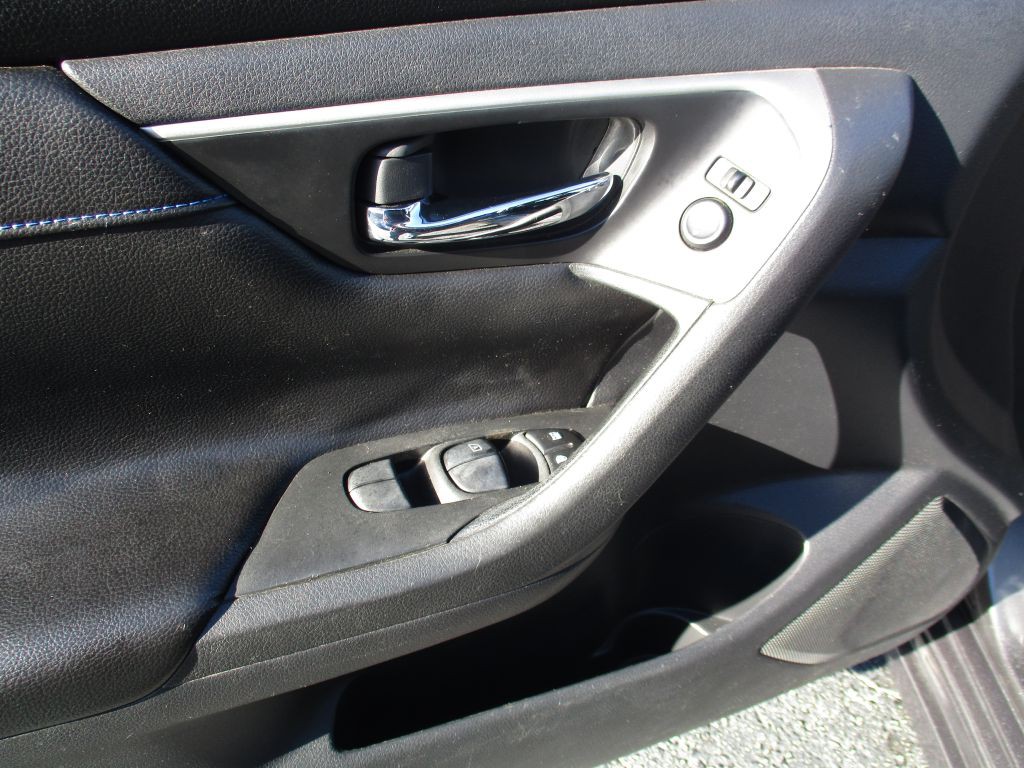 2017 Nissan Altima Image 21