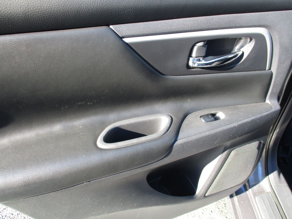2017 Nissan Altima Image 22